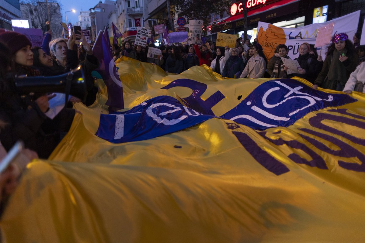 Turkish women marched in Istanbul to mark International Women’s Day despite a government-imposed ban. Police blockaded groups and reportedly detained numerous protesters