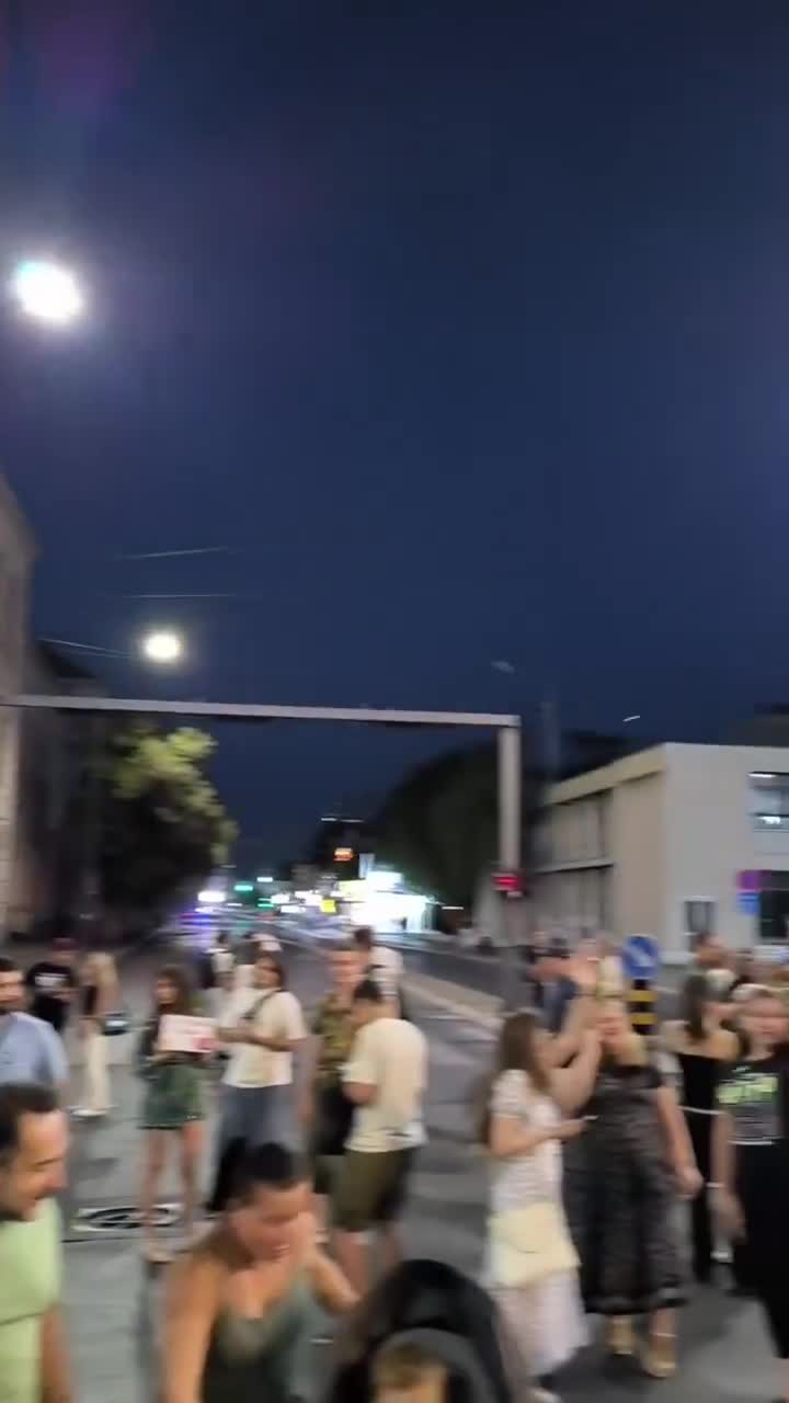 הפגנה בניש לתמיכה בתלמידה ניקולינה שהוטרדה על ידי מרקו קריצ'אק