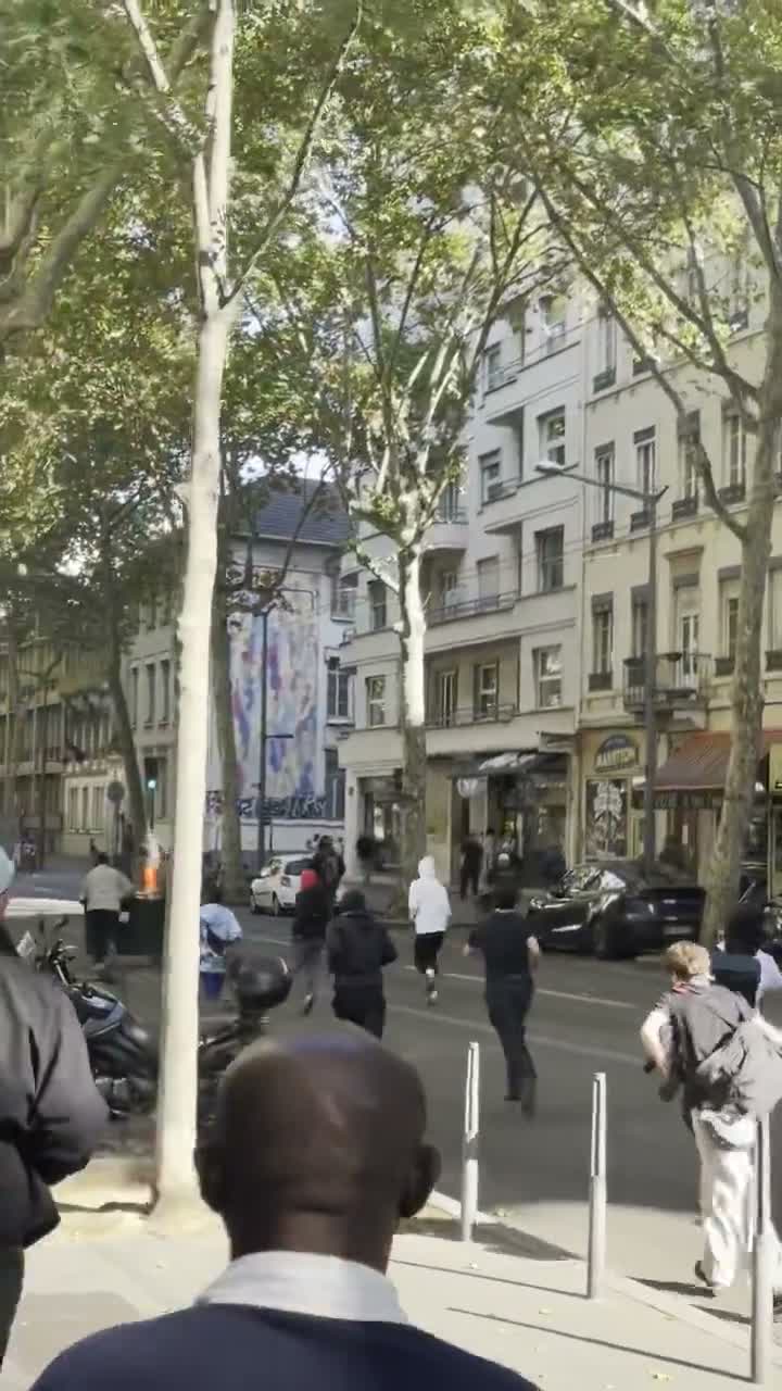 An investigation has been opened in Metz into allegations of sexual assault by a police officer during the arrest of a minor, under 15 years old, during the student protests (prosecutor's office).